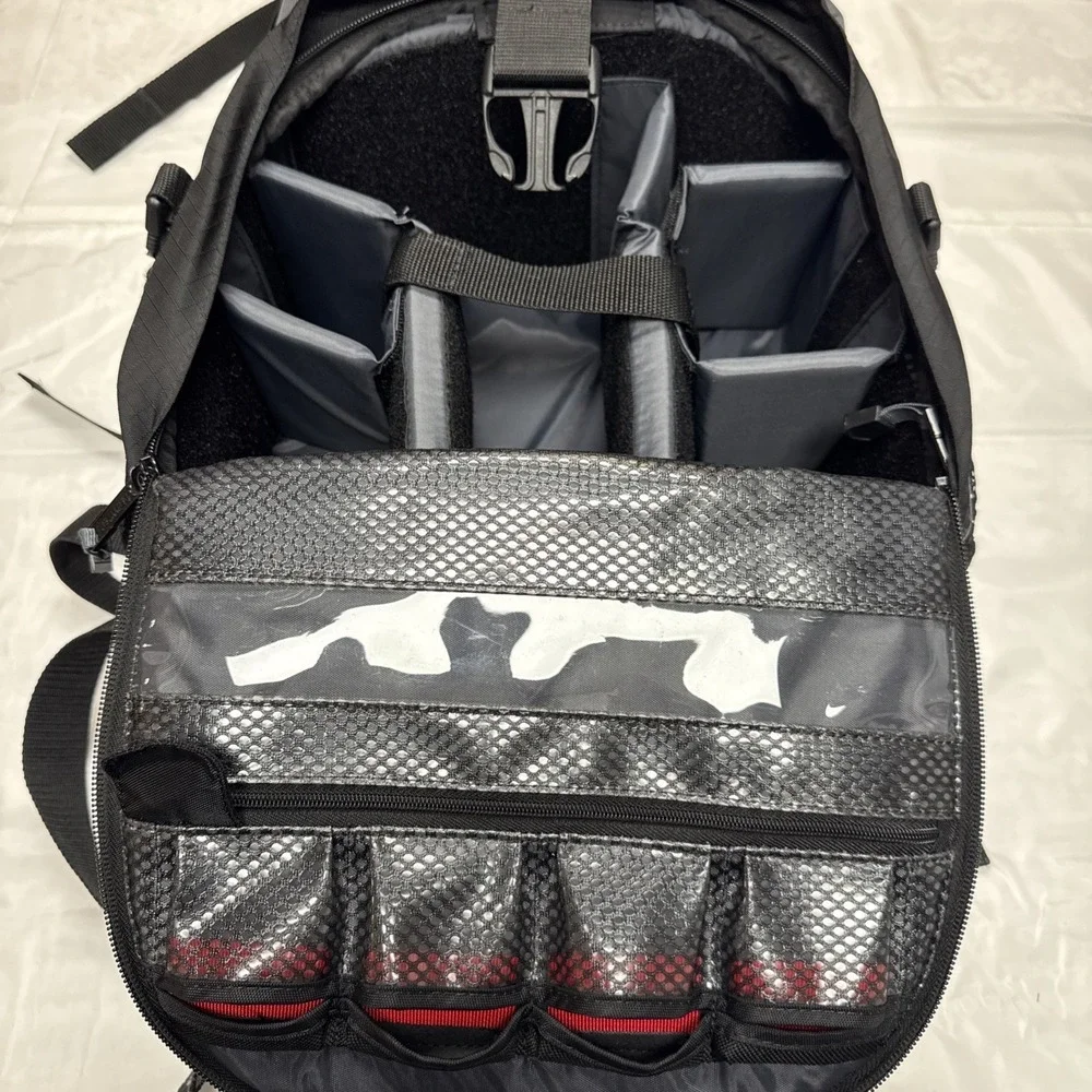 TAMRAC S.A.S PROFESSIONAL‎ CAMERA BACKPACK BLK/GRAY TRAVEL HIKING PADDED 21